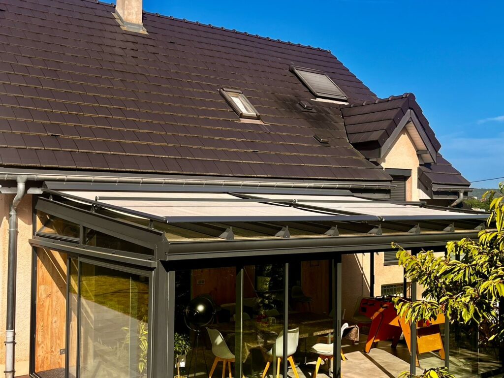 porte-fenetre-volet - veranda avec store banne
