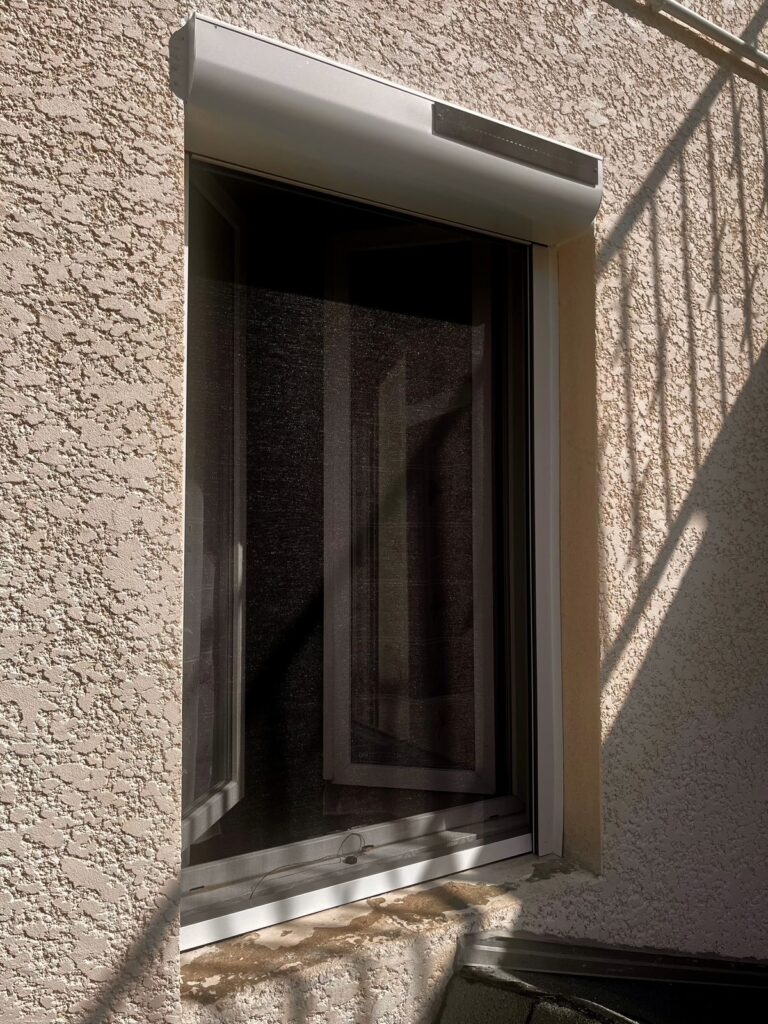 porte-fenetre-volet - moustiquaire