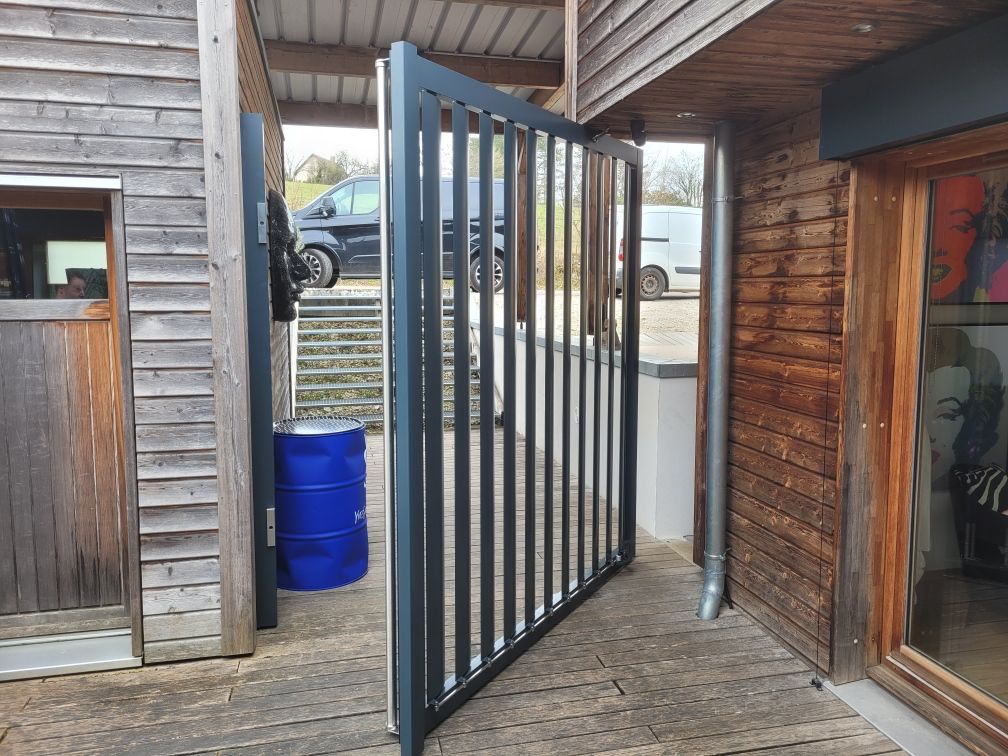 porte-fenetre-volet - portillon
