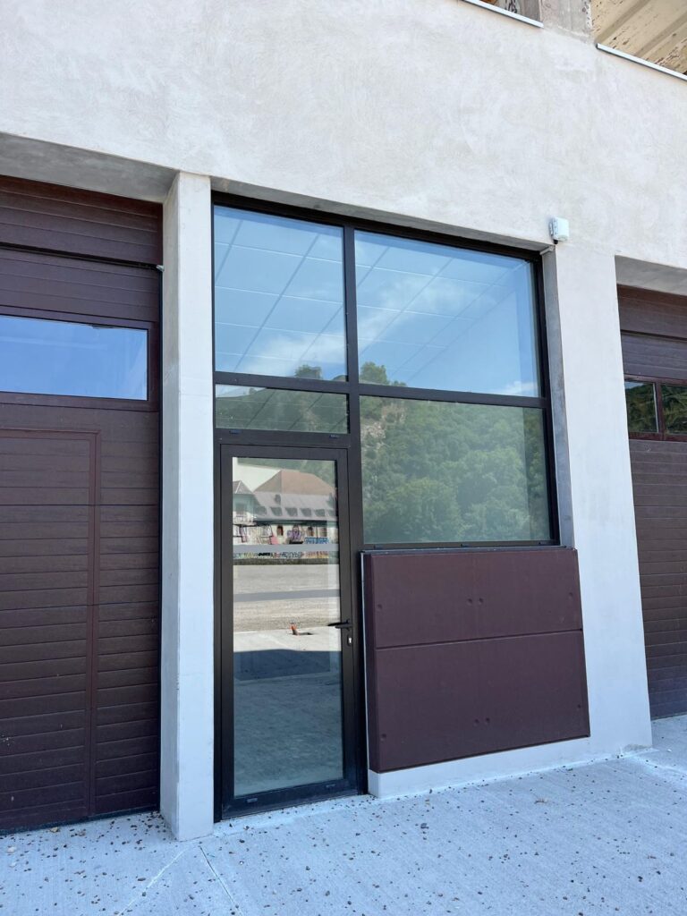 porte-fenetre-volet - porte d'entrée